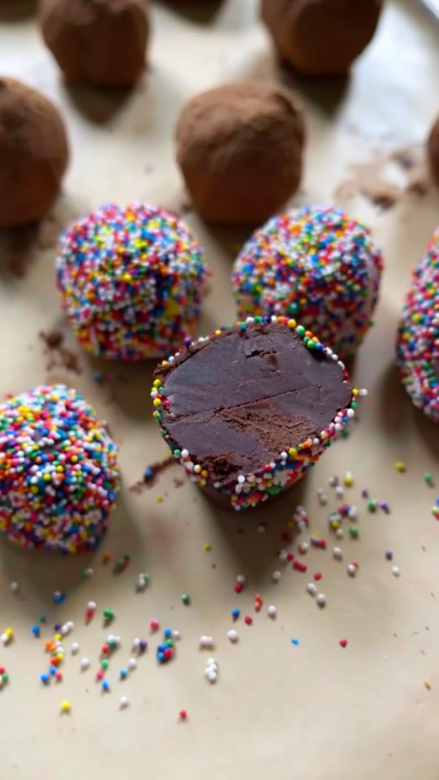 Easy Homemade Chocolate Truffles: Decadent Dessert Delight